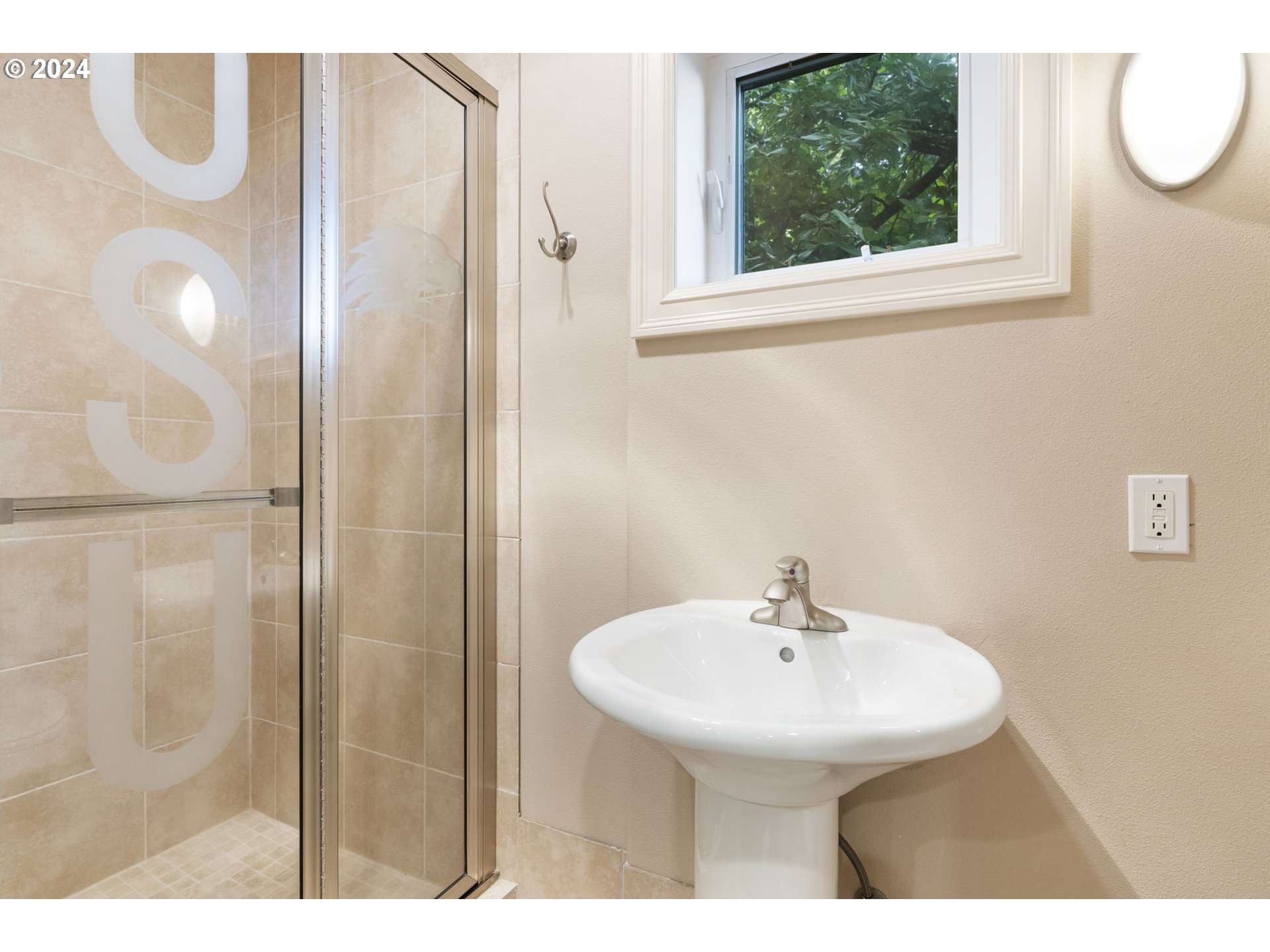 3356 Southwest Fairmount Boulevard Portland, OR 97239 - Photo 33 of 47 Bathroom