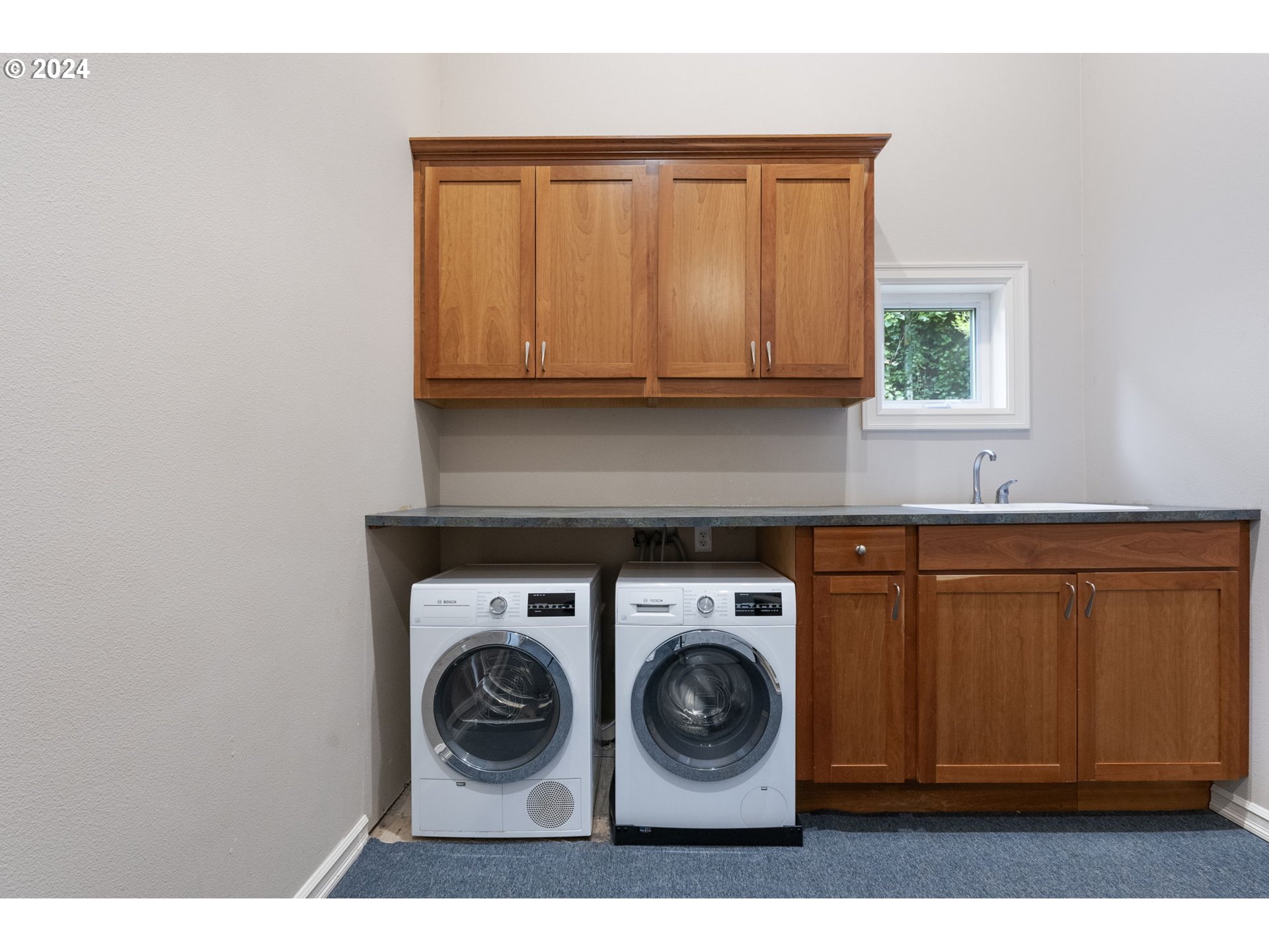 3356 Southwest Fairmount Boulevard Portland, OR 97239 - Photo 34 of 47 Laundry