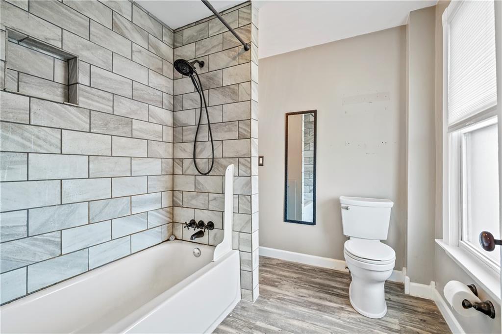 840 7th Street Verona, PA 15147 - Photo 20 of 32 a bathroom with a toilet and a bathtub