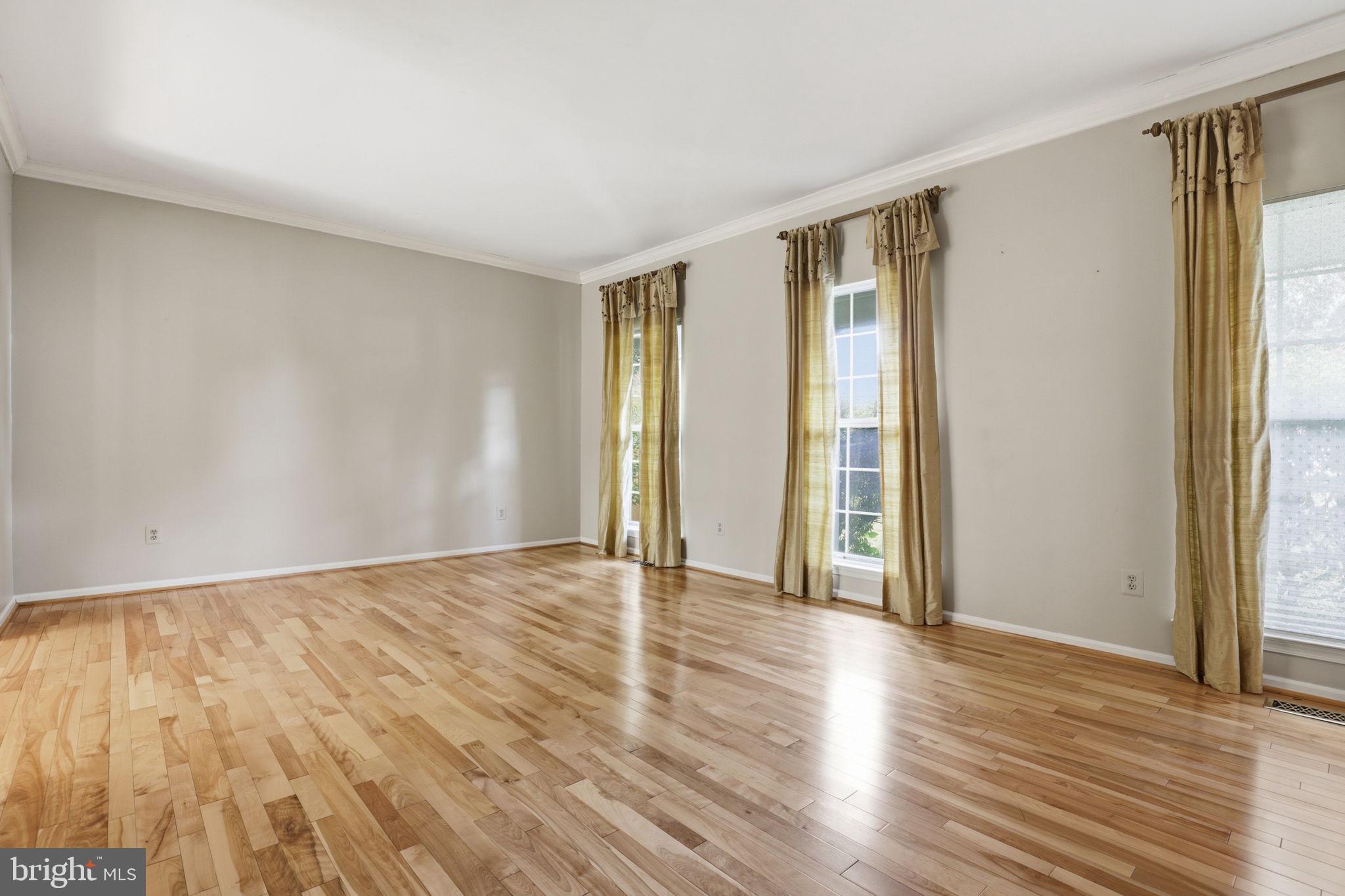 8560 Yoder Street Manassas, VA 20110 - Photo 3 of 40
