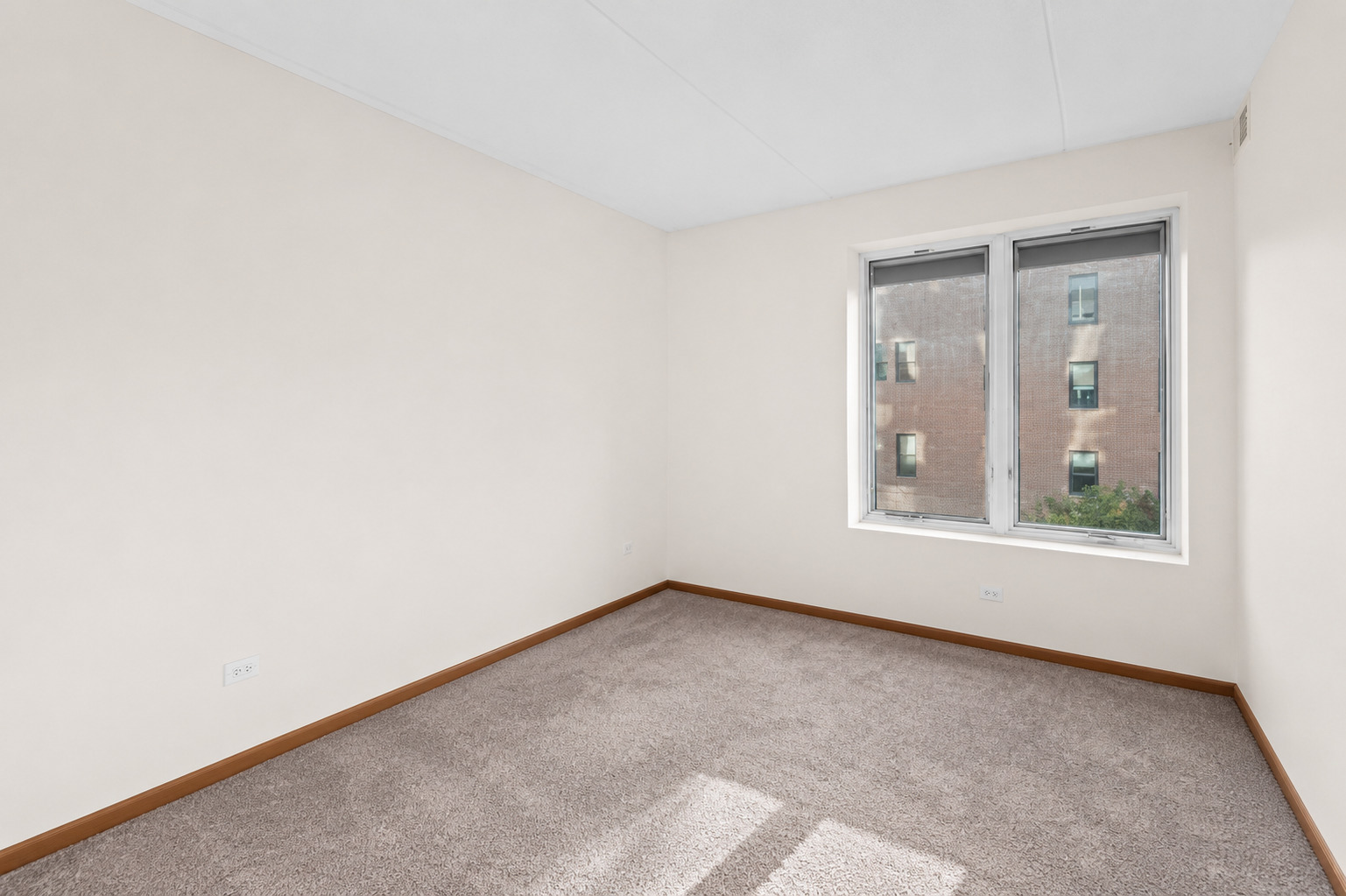 515 Main Street, Unit 401 Evanston, IL 60202 - Photo 16 of 20