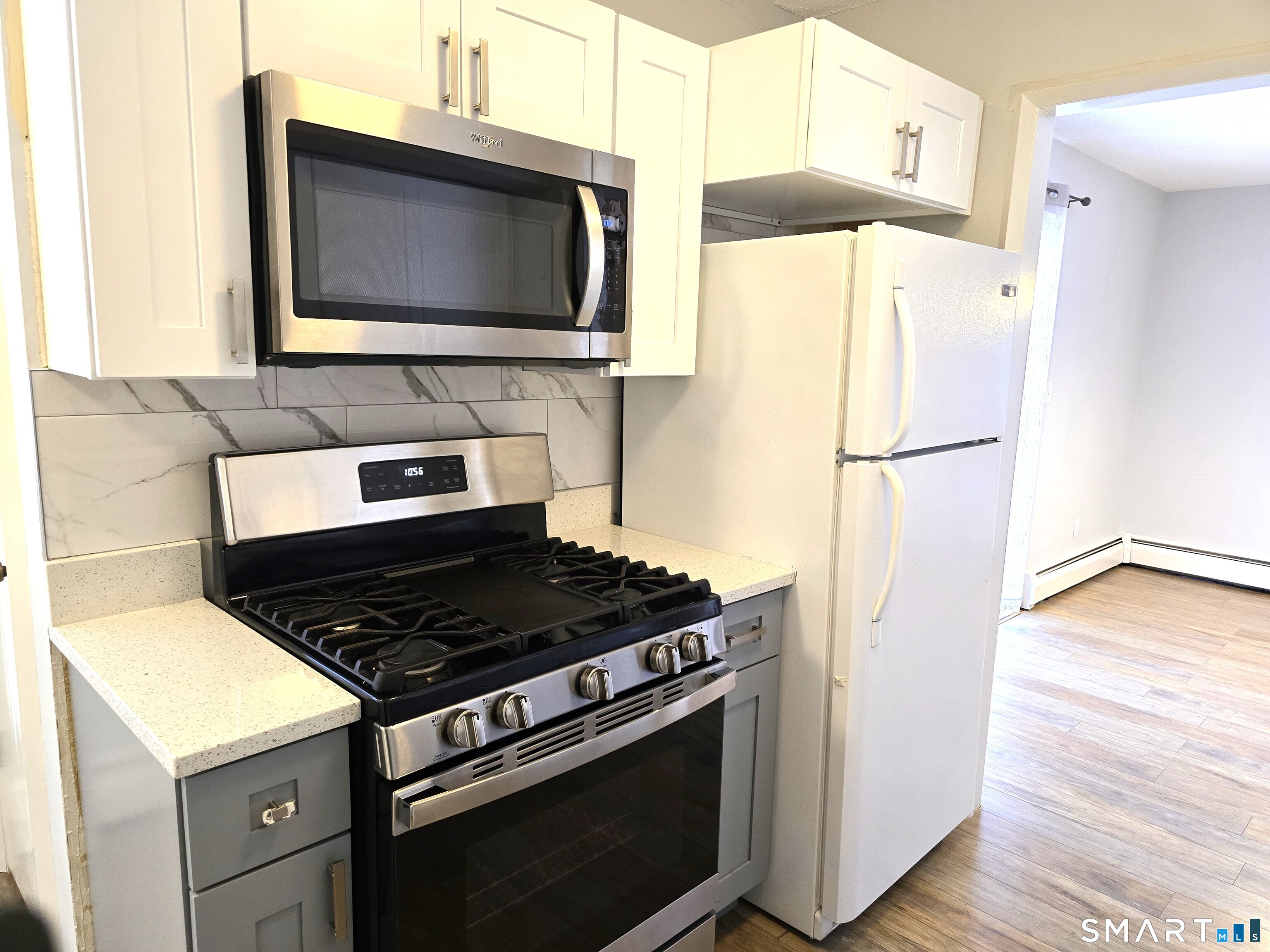 7 Staunton Court, Unit E Farmington, CT 06032 - Photo 10 of 29 a kitchen with a stove and a microwave