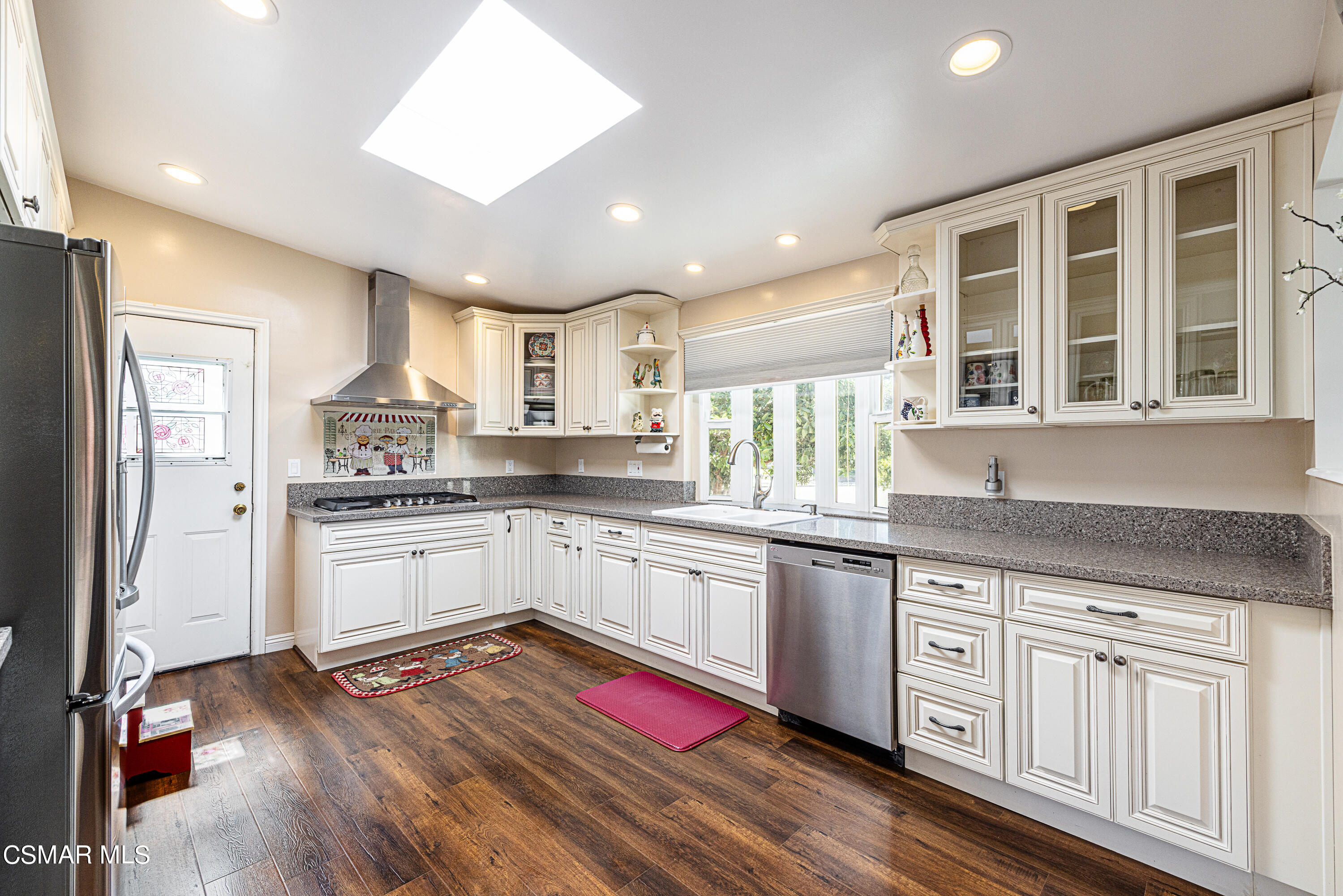 3420 Madera Place Oxnard, CA 93033 - Photo 1 of 17 Kitchen 5