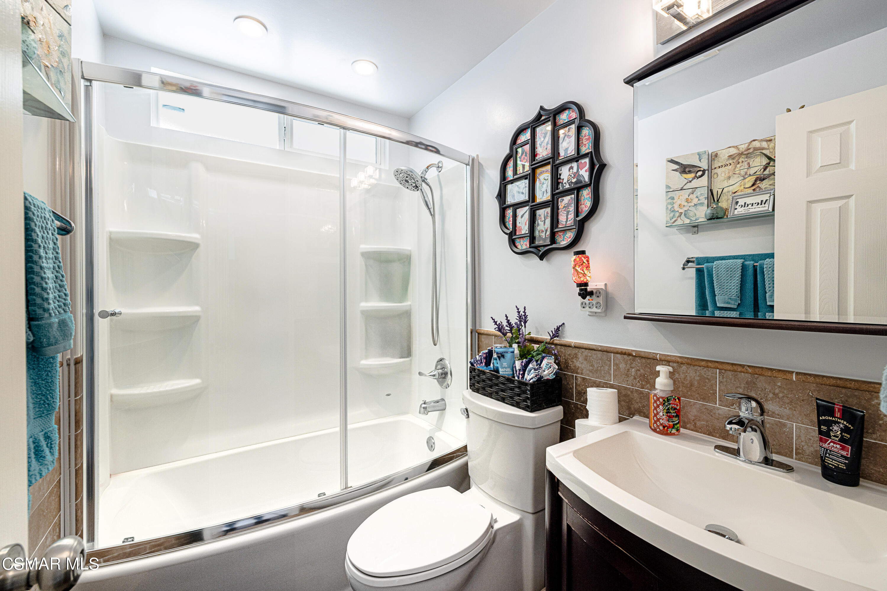 3420 Madera Place Oxnard, CA 93033 - Photo 11 of 17 Hallway bathroom