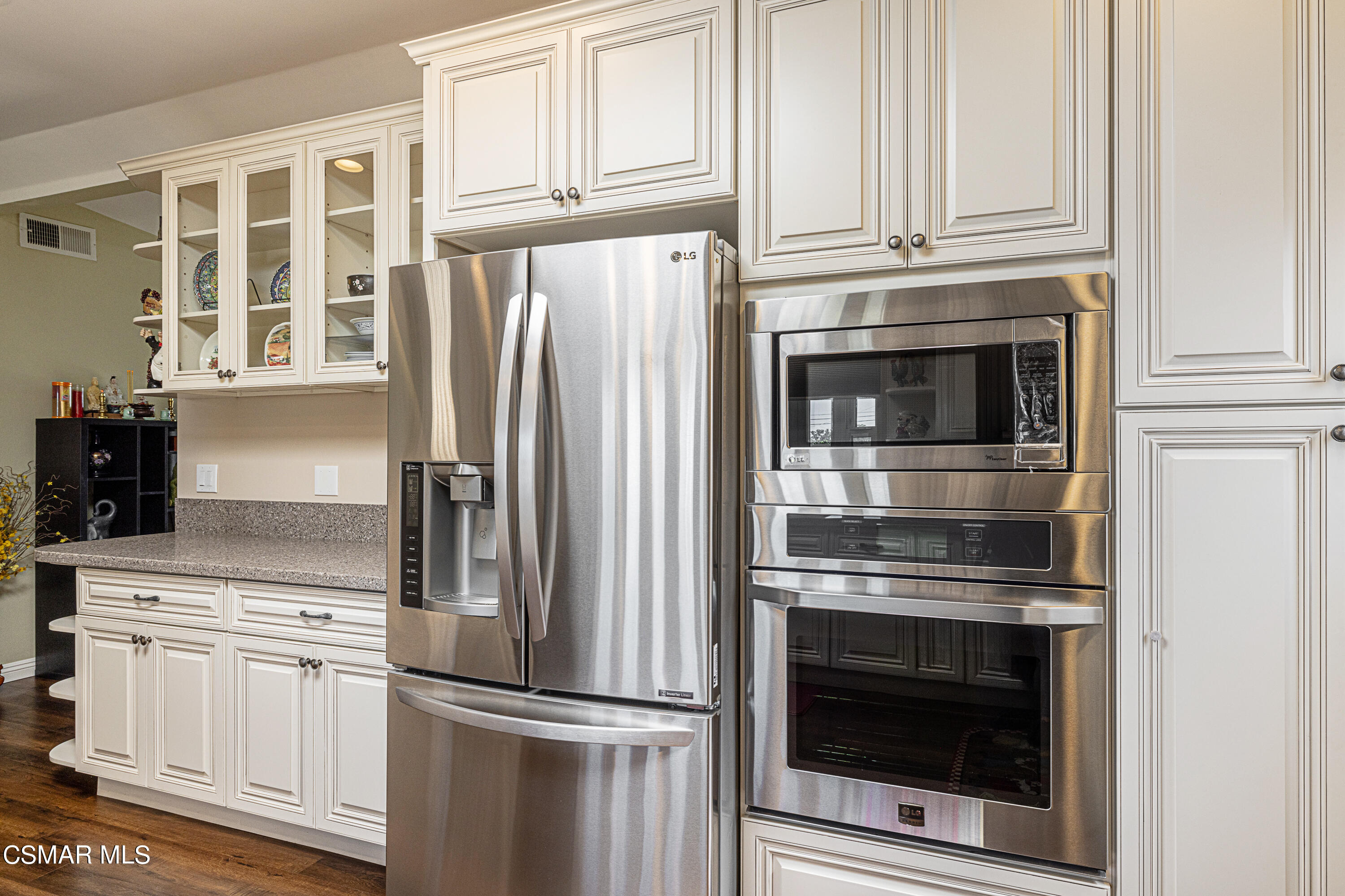 3420 Madera Place Oxnard, CA 93033 - Photo 5 of 17 Kitchen 3