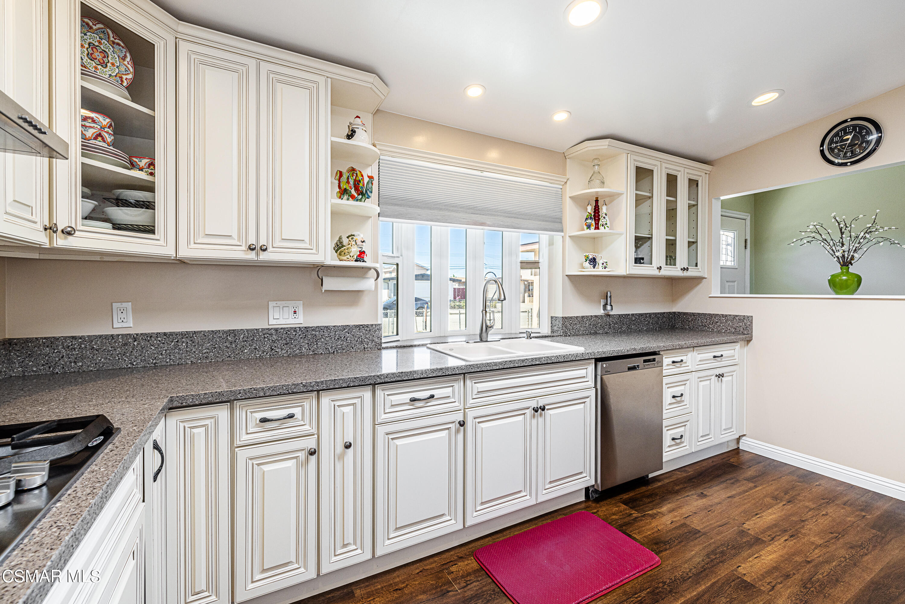 3420 Madera Place Oxnard, CA 93033 - Photo 6 of 17 kitchen 2