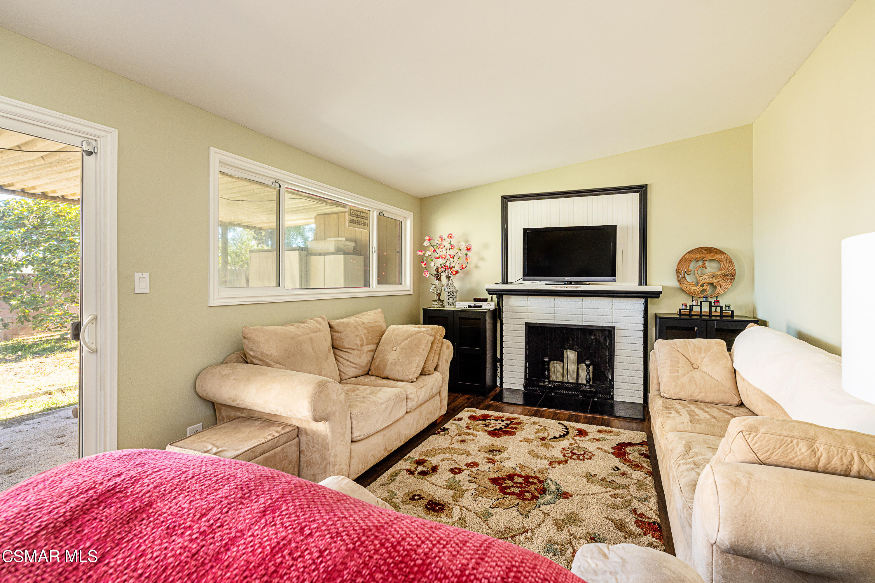 3420 Madera Place Oxnard, CA 93033 - Photo 8 of 17 Living room fireplace