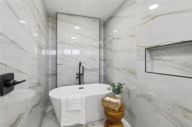 $1,320,888 | 10007 Debra Avenue, North Hills, CA 91343