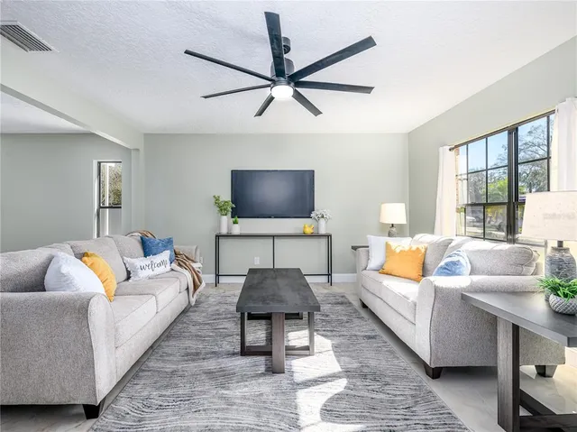 $435,000 | 520 Wynnwood Drive, Brandon, FL 33511