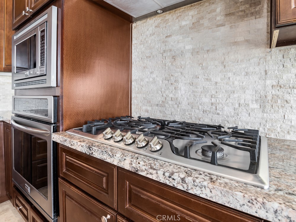 568 Vía Pueblo Riverside, CA 92507 - Photo 12 of 46