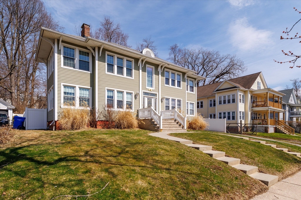 85 Narragansett Street Springfield, MA 01107 - Photo 2 of 42