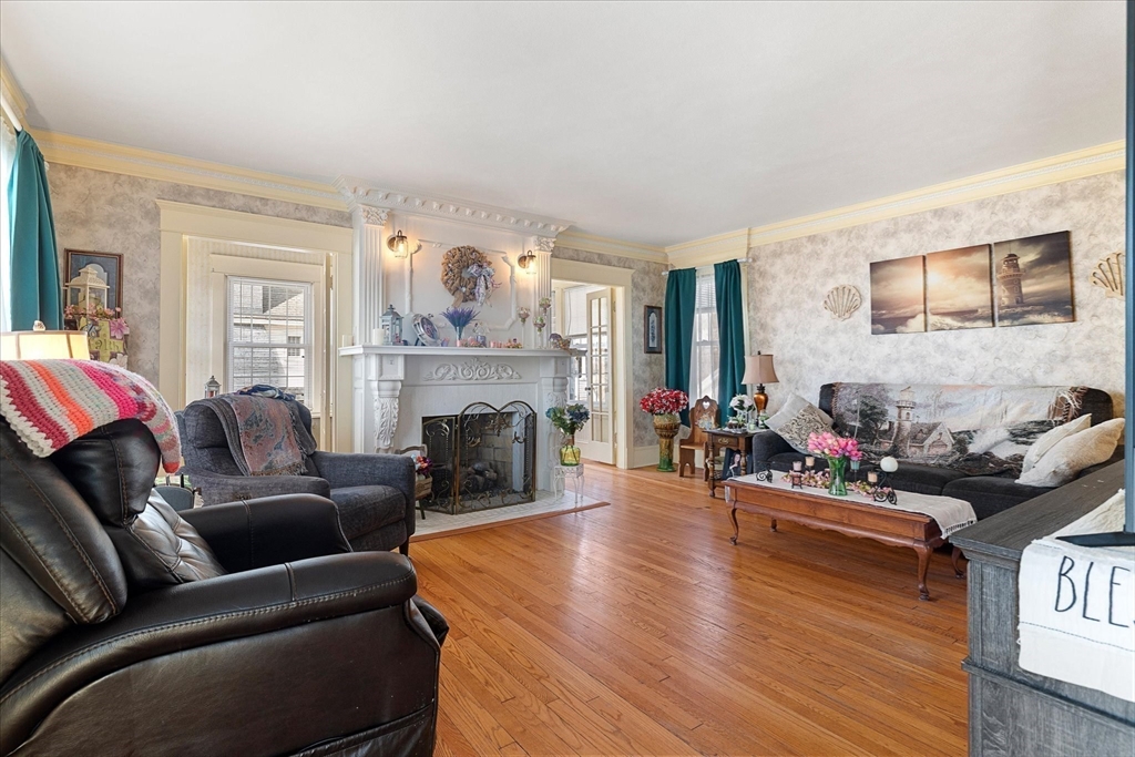 85 Narragansett Street Springfield, MA 01107 - Photo 4 of 42