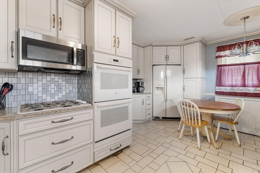 85 Narragansett Street Springfield, MA 01107 - Photo 9 of 42