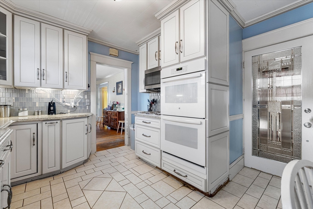 85 Narragansett Street Springfield, MA 01107 - Photo 10 of 42