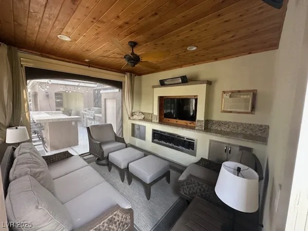 $389,900 | 8175 Arville Street, Unit 53, Las Vegas, NV 89139