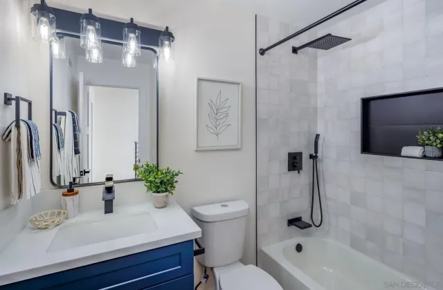 $1,349,000 | 1986 Azure Way, Encinitas, CA 92024