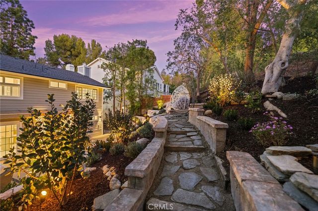 a view of entryway and hall