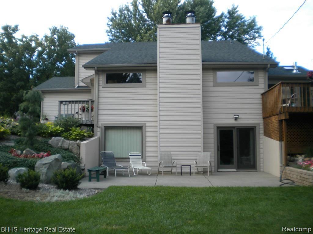 5543 King Road Howell, MI 48843 - Photo 6 of 30 Rear view and walk out