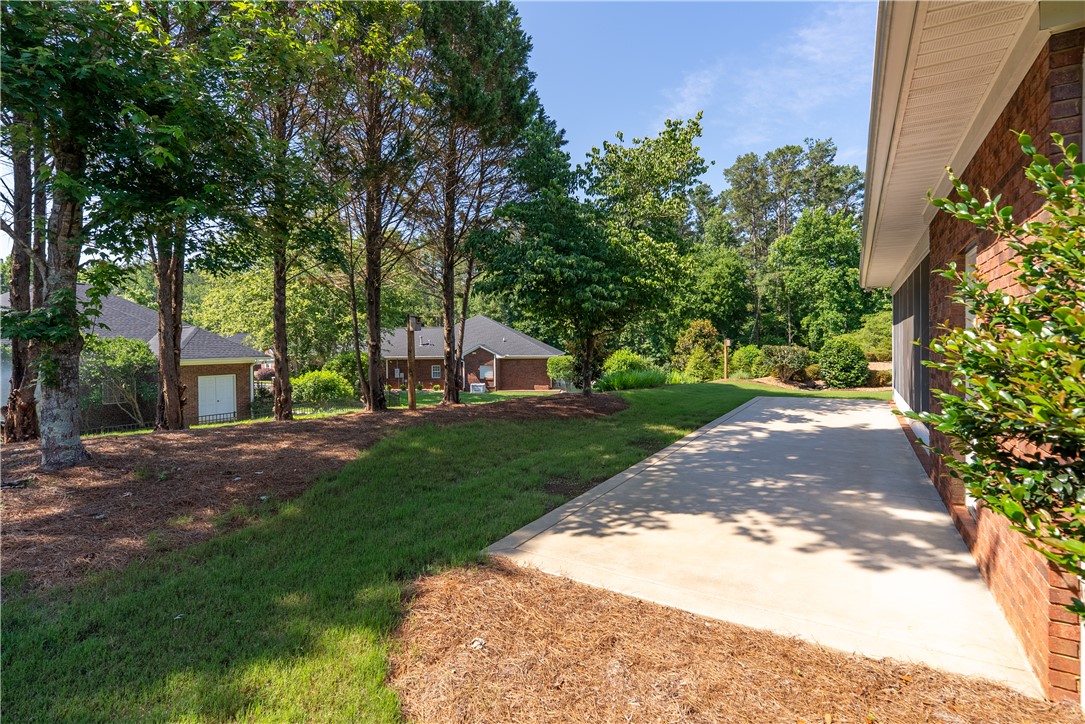 703 Nottingham Court Seneca, SC 29672 - Photo 23 of 39