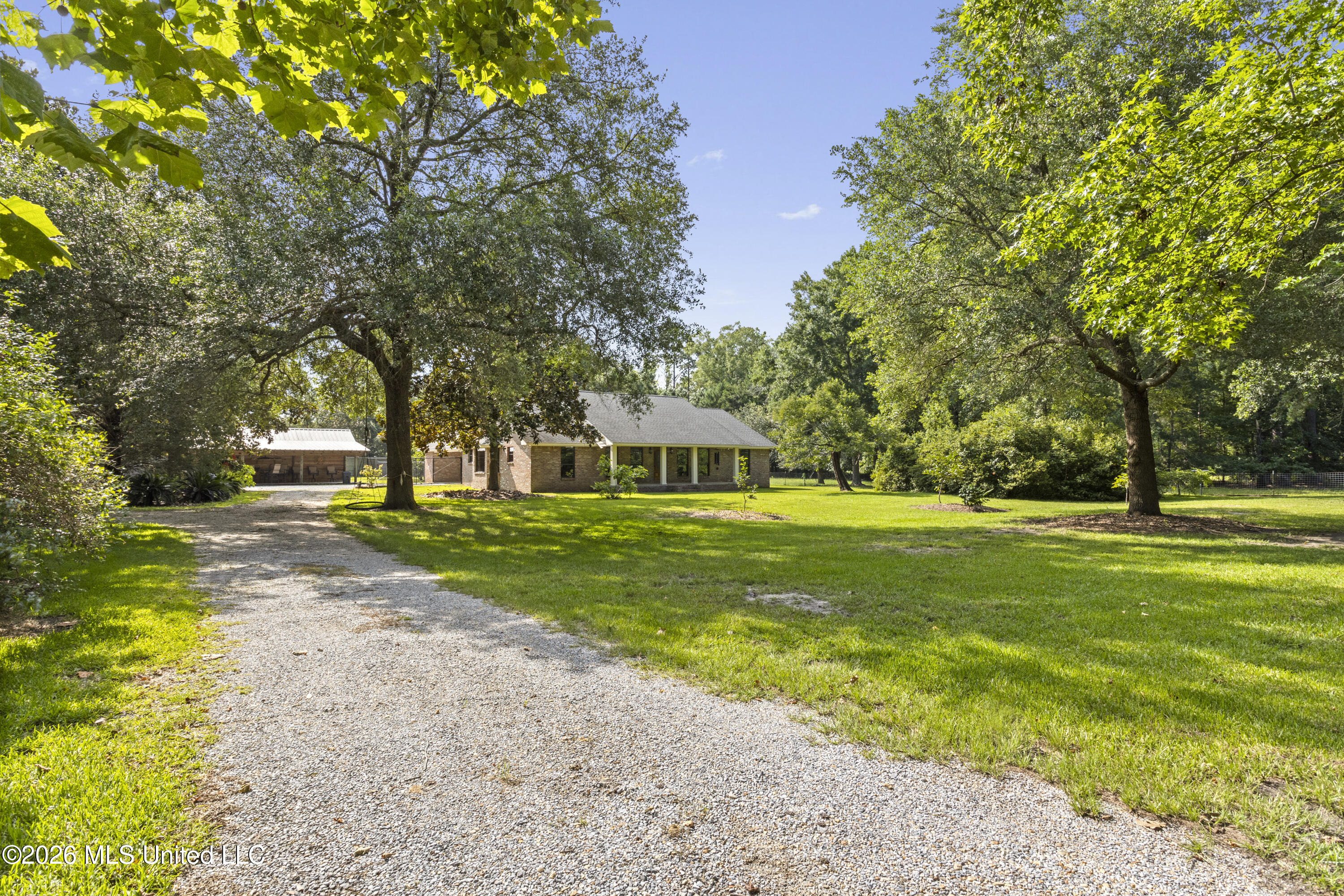 153 Pittman Road Ocean Springs, MS 39564 - Photo 3 of 54 00003