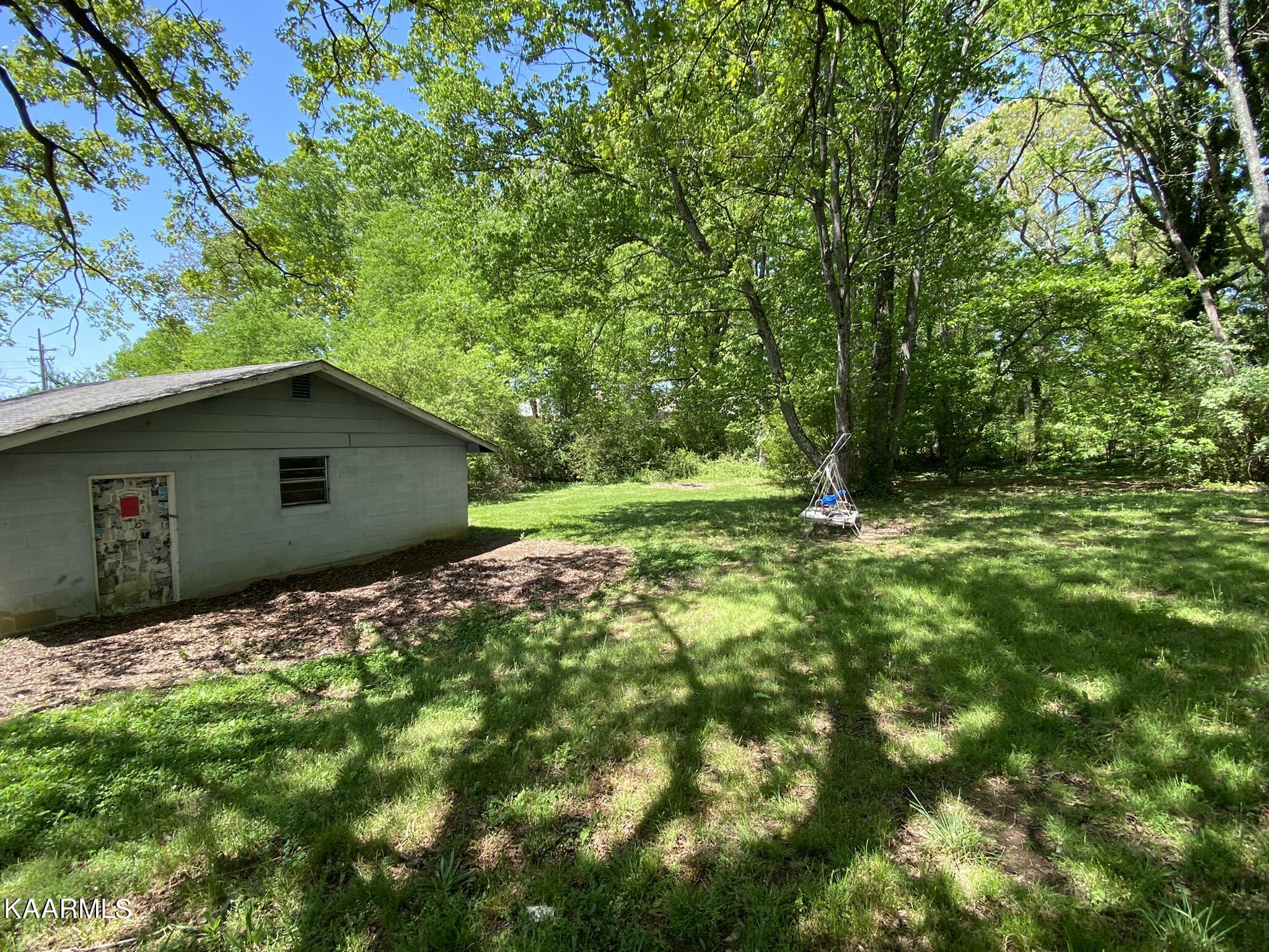 226 County Farm Road Friendsville, TN 37737 - Photo 9 of 27 Side of Garage
