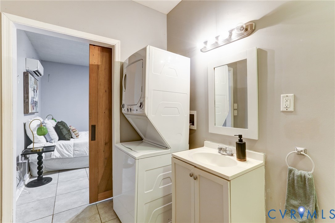 661 Greencastle Road Chesterfield, VA 23236 - Photo 28 of 28 a bathroom with a sink and a mirror