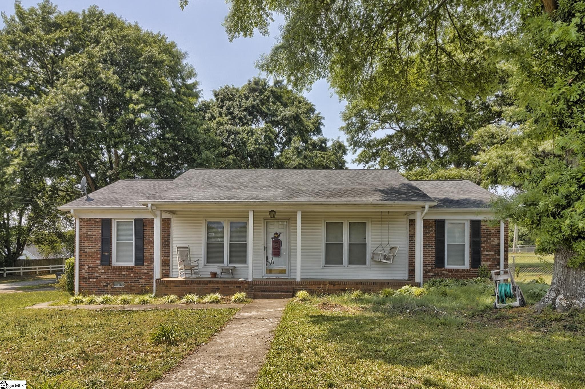 520 Longview Terrace Greer, SC 29650 - Photo 1 of 15 Gallery Image 1