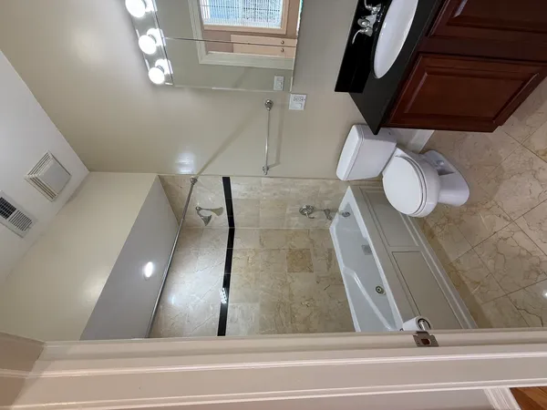 $3,000 | 2338 West Morse Avenue, Unit 2A, Chicago, IL 60645