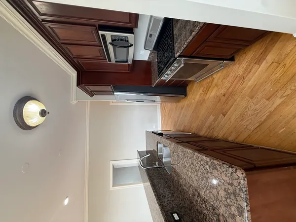 $3,000 | 2338 West Morse Avenue, Unit 2A, Chicago, IL 60645