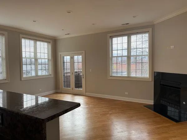 $3,000 | 2338 West Morse Avenue, Unit 2A, Chicago, IL 60645