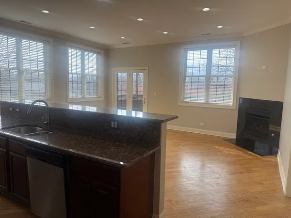 $3,000 | 2338 West Morse Avenue, Unit 2A, Chicago, IL 60645