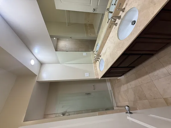 $3,000 | 2338 West Morse Avenue, Unit 2A, Chicago, IL 60645