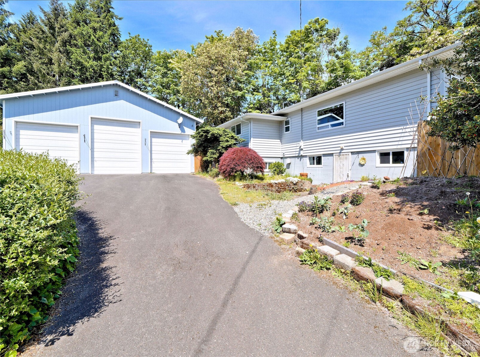 423 Lind Avenue Southwest Renton, WA 98057 - Photo 3 of 33