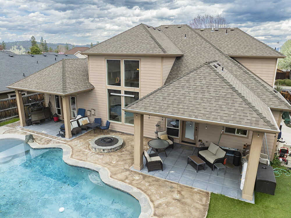 964 Pumpkin Ridge Eagle Point, OR 97524 - Photo 2 of 54 2