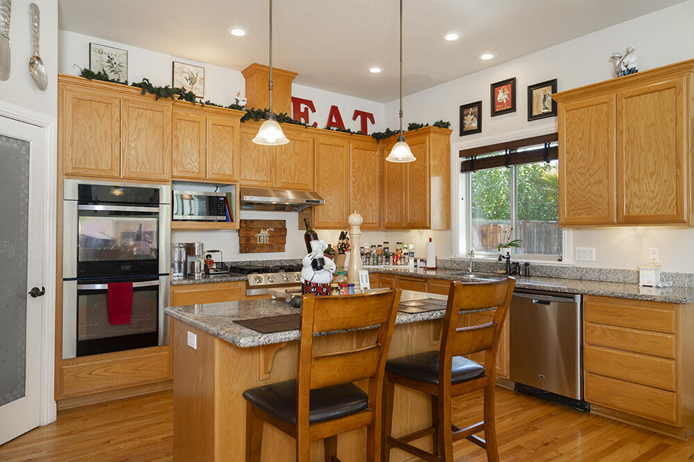 964 Pumpkin Ridge Eagle Point, OR 97524 - Photo 4 of 54 4