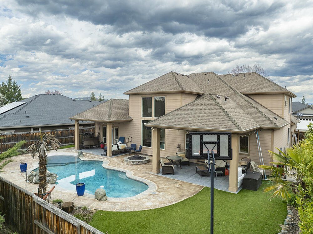 964 Pumpkin Ridge Eagle Point, OR 97524 - Photo 50 of 54 48