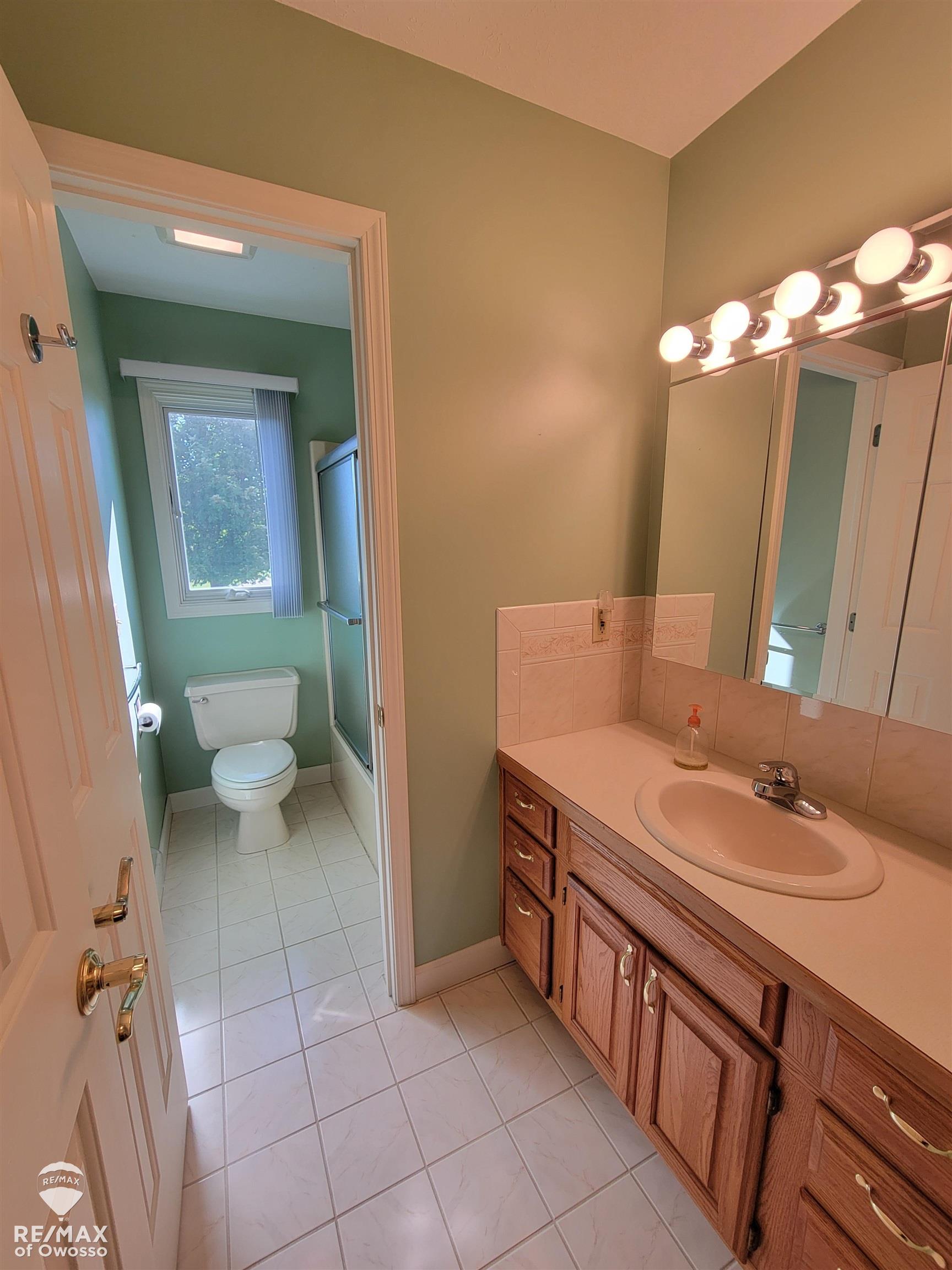 440 West Wilkinson Road Owosso, MI 48867 - Photo 20 of 30 First Floor Bath