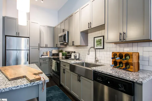 $1,831 | 212 East Broad Street, Unit GOSSAMER, Greenville, SC 29601