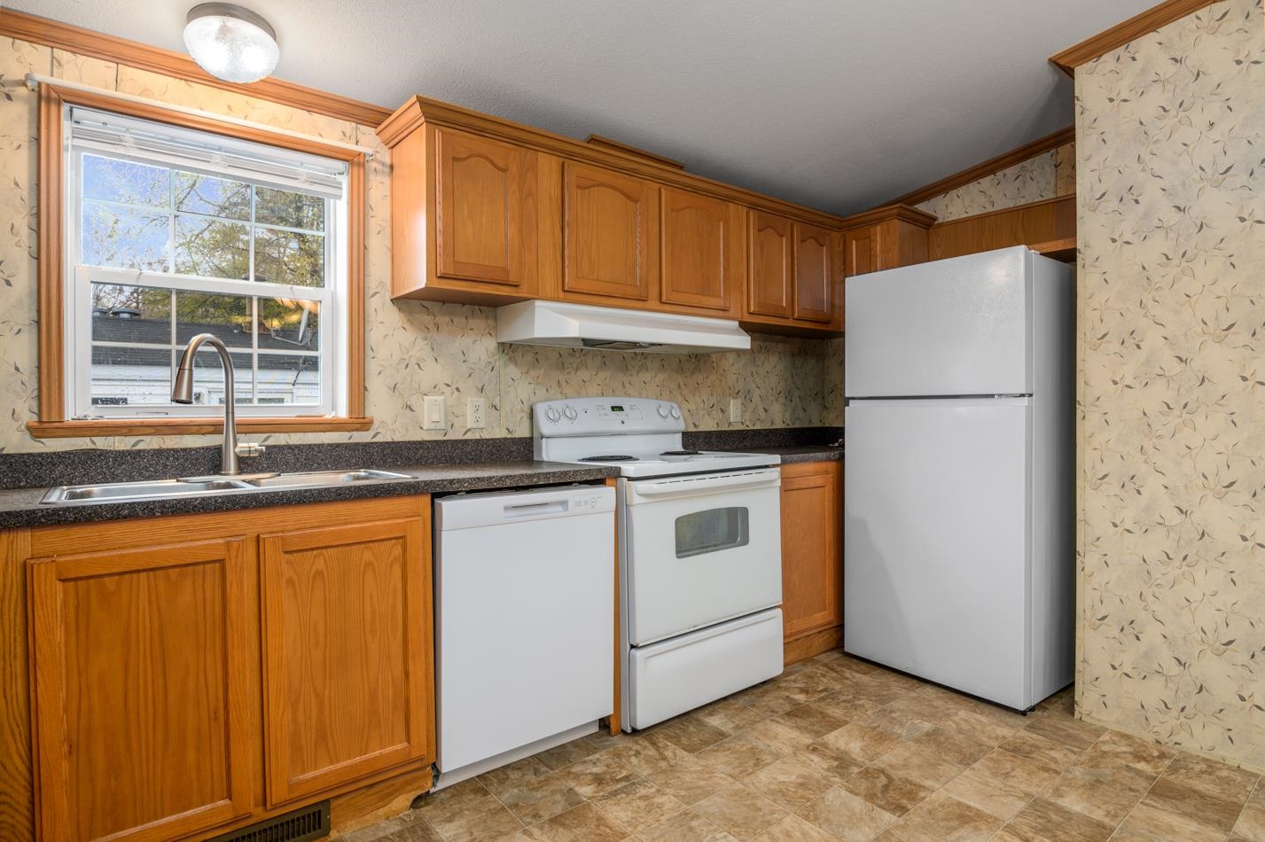 34 Amherst Road Newmarket, NH 03857 - Photo 4 of 18