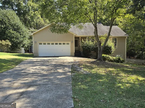 $2,200 | 180 Pinewood Drive, Senoia, GA 30276