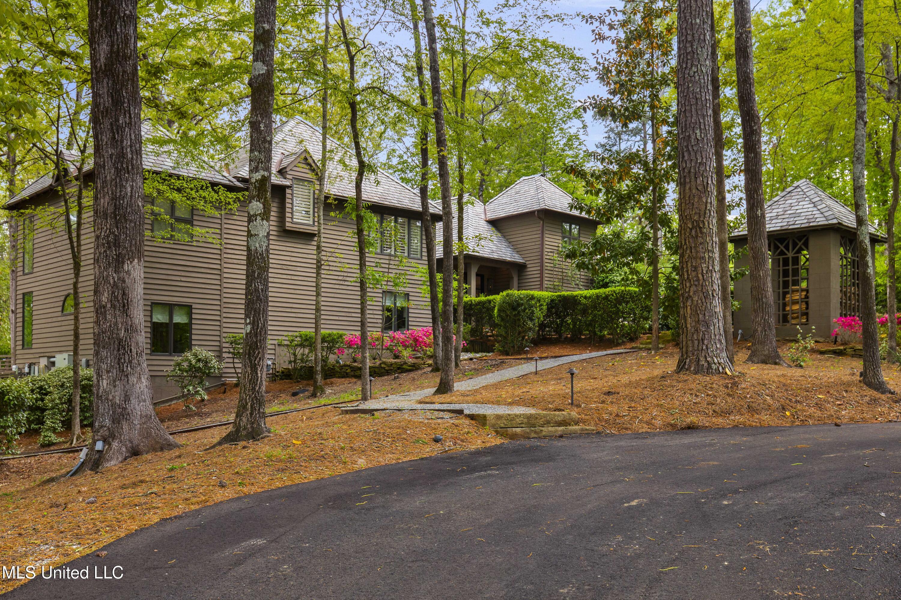 6 Beacon Hill Road Madison, MS 39110 - Photo 1 of 54 6 Beacon Hill-15