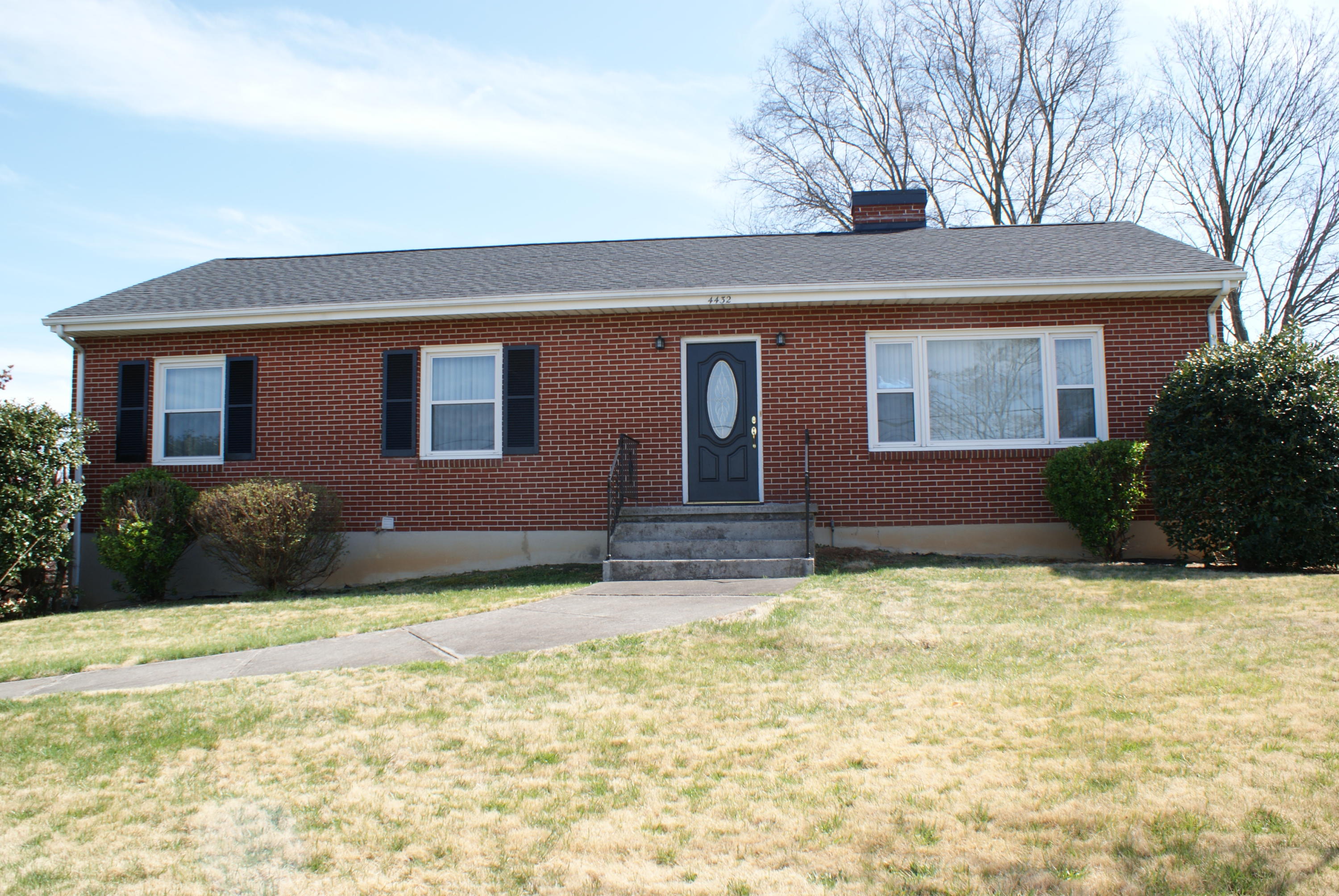 4432 Grandin Road Roanoke, VA 24018 - Photo 2 of 23 DSC02989