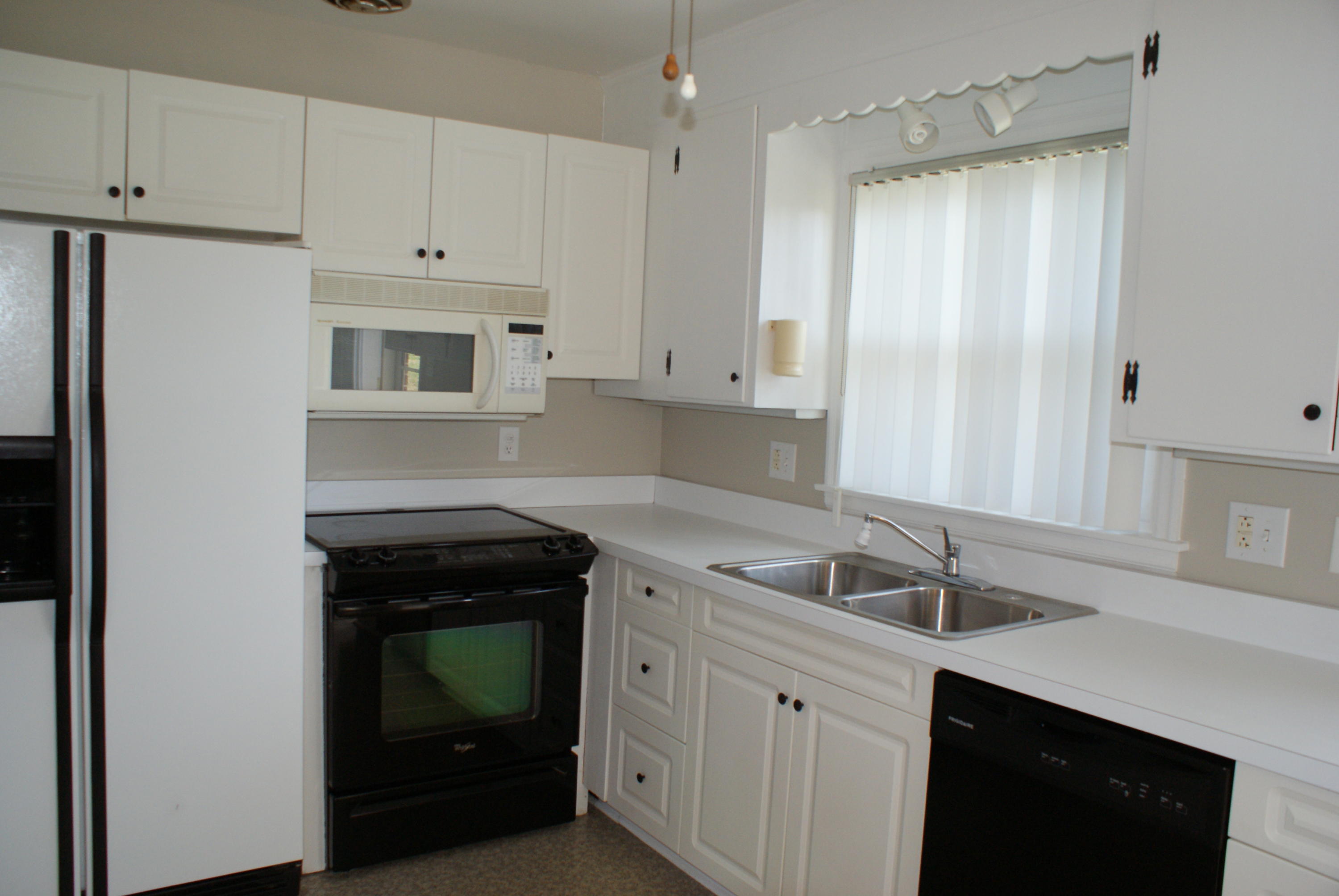 4432 Grandin Road Roanoke, VA 24018 - Photo 11 of 23 Entry Kitchen