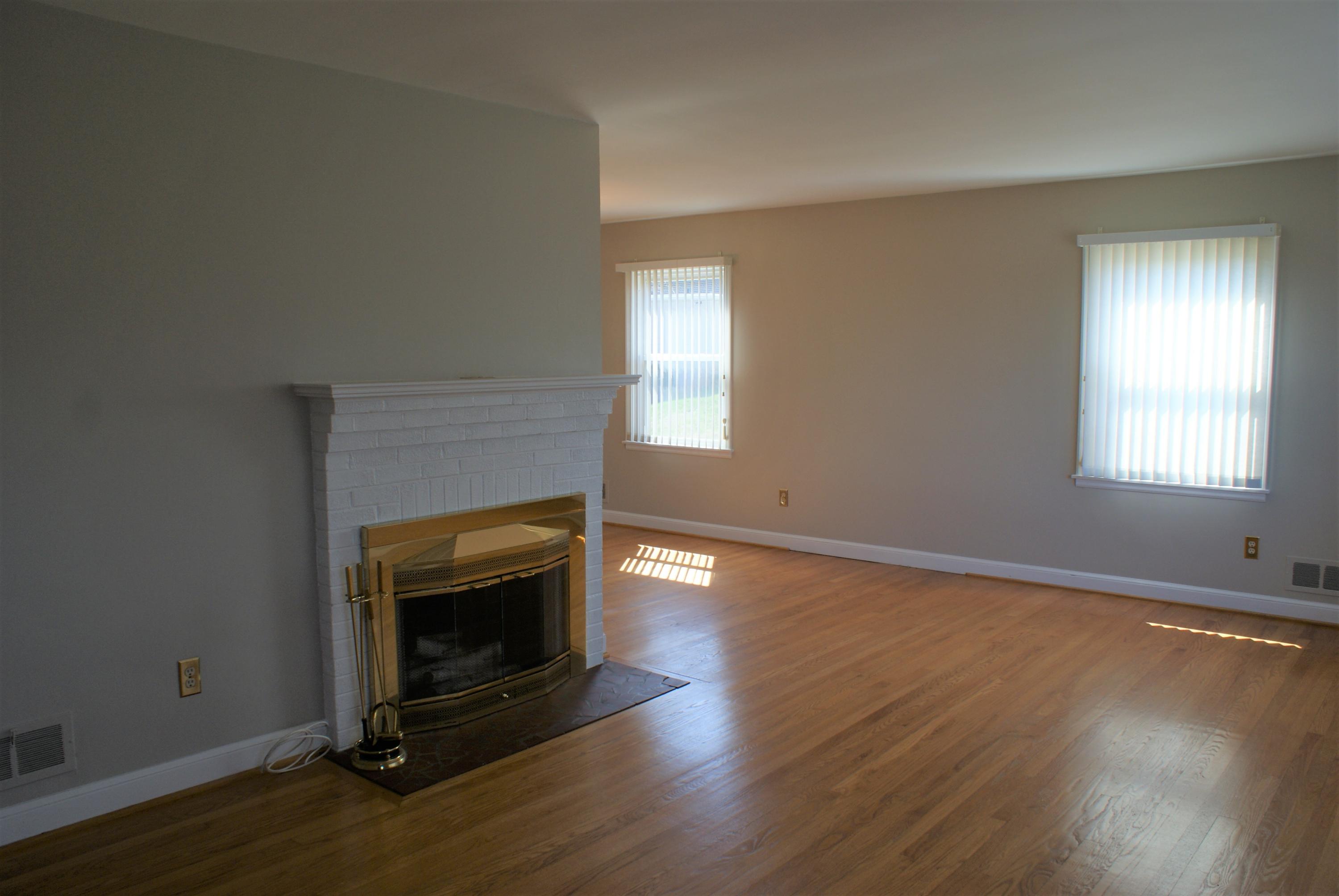 4432 Grandin Road Roanoke, VA 24018 - Photo 3 of 23 Living Room