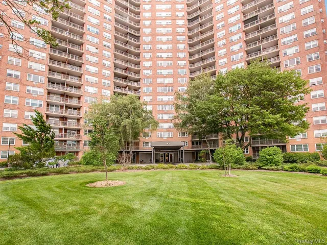 $379,000 | 5700 Arlington Avenue, Unit 15S | North Riverdale