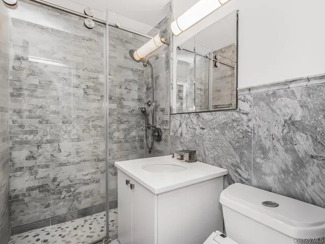 $379,000 | 5700 Arlington Avenue, Unit 15S | North Riverdale