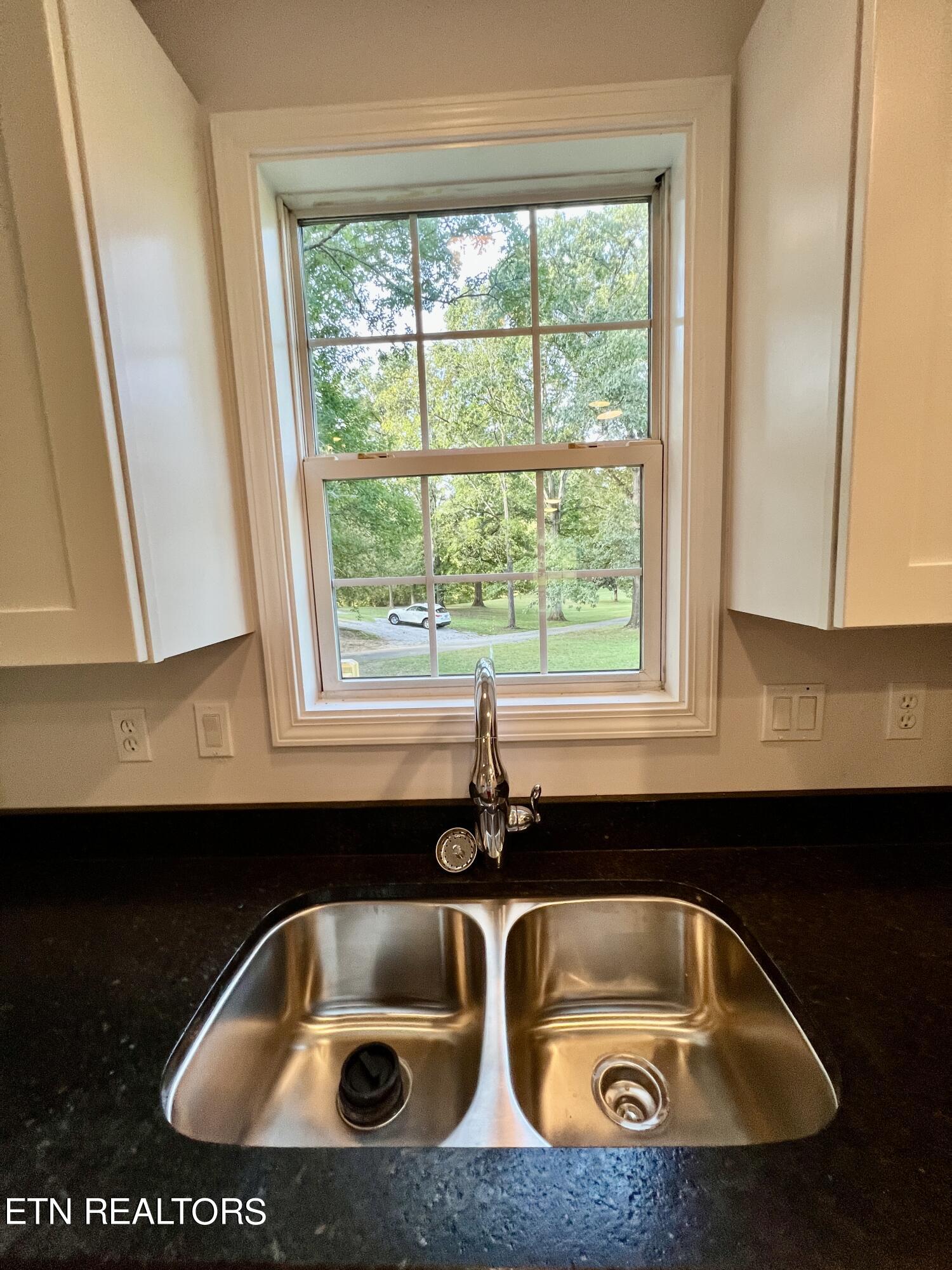 127 Piney Road Kodak, TN 37764 - Photo 14 of 51 20241008_133311192_iOS