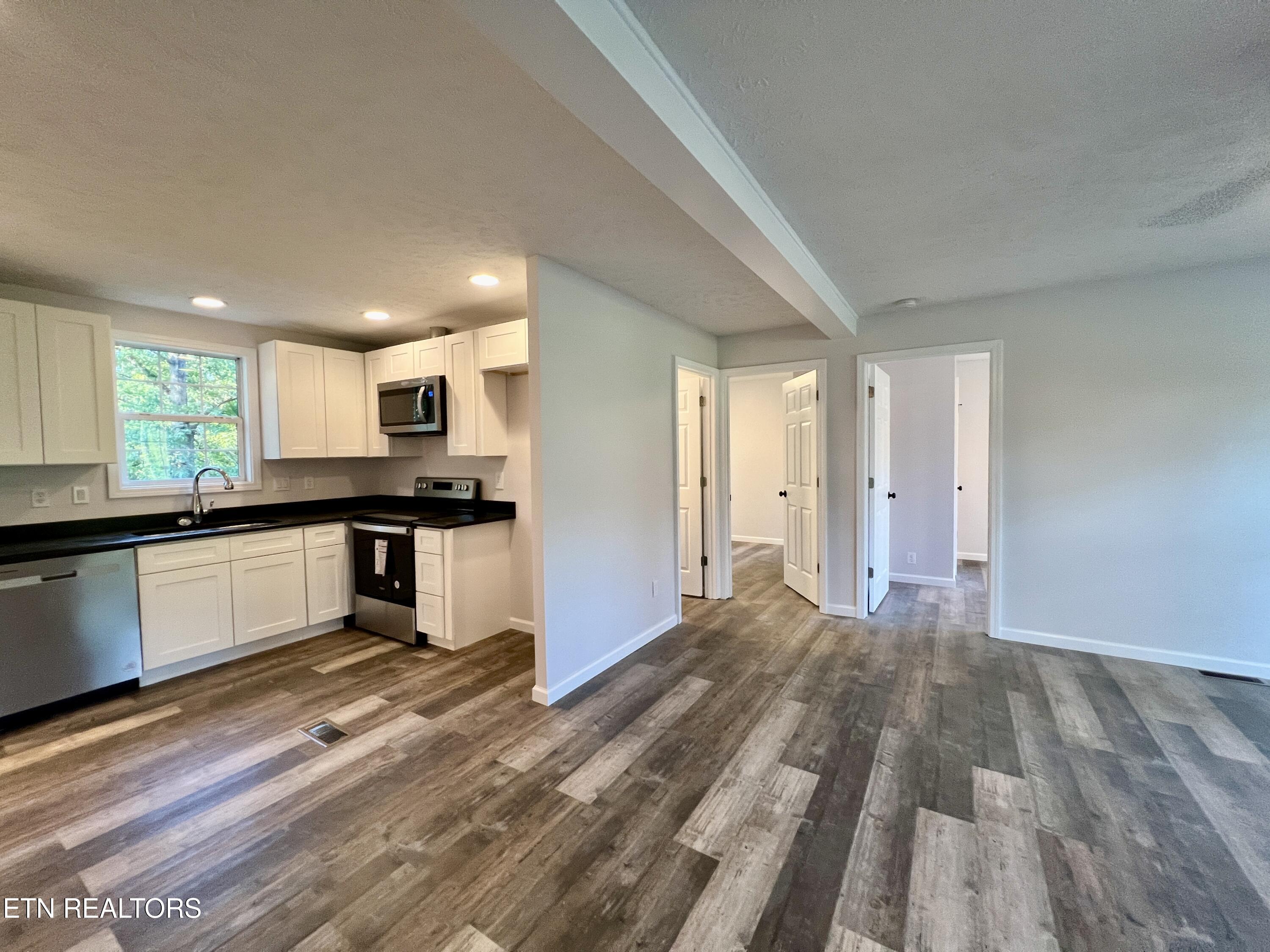 127 Piney Road Kodak, TN 37764 - Photo 10 of 51 20241008_133220955_iOS