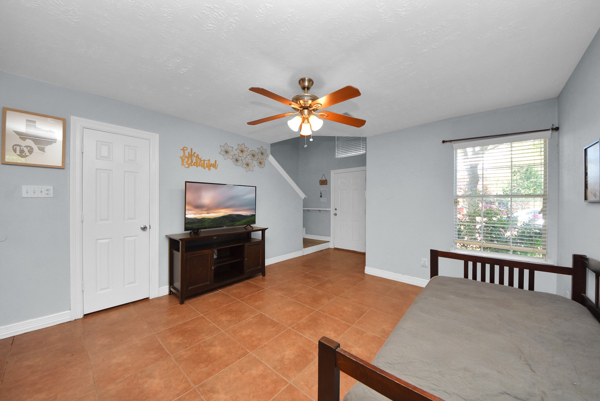 201 South Native Lane Houston, TX 77022 - Photo 6 of 34