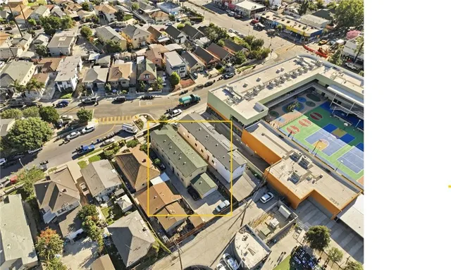 $1,050,000 | 3833-3835 Woodlawn Avenue, Los Angeles, CA 90011